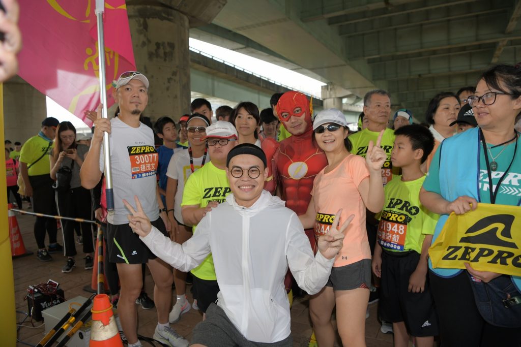 7000人新北河濱路跑  唐星兒挑戰完成馬拉松5K